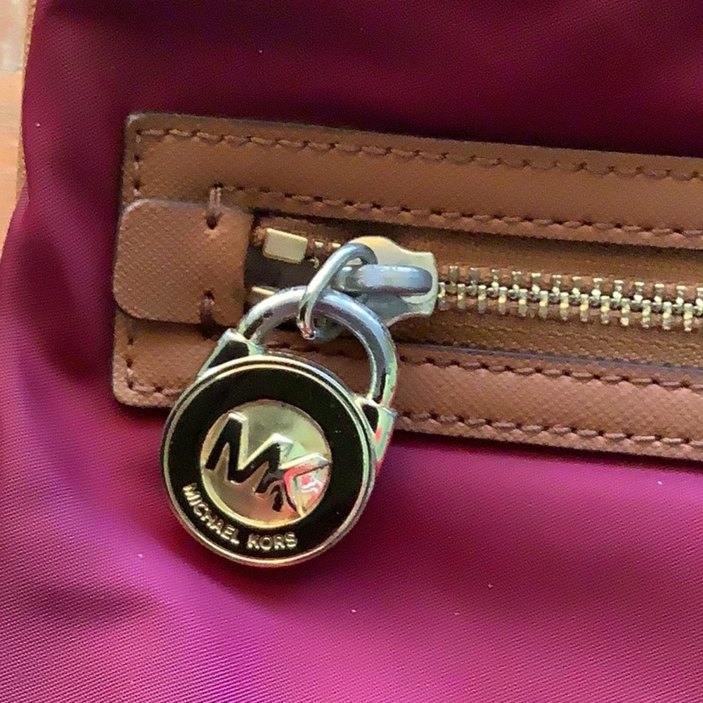 Elegant Burgundy Crossbody Bag - Picture 11 of 14